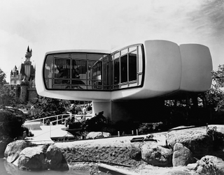 Illustration for article titled Plastic Homes from the Days When Plastic Was the Future